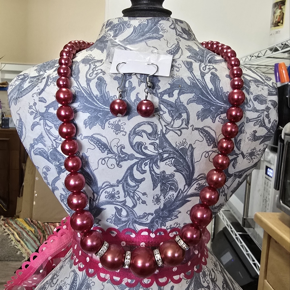 Vintage red  pearl necklace and earring set